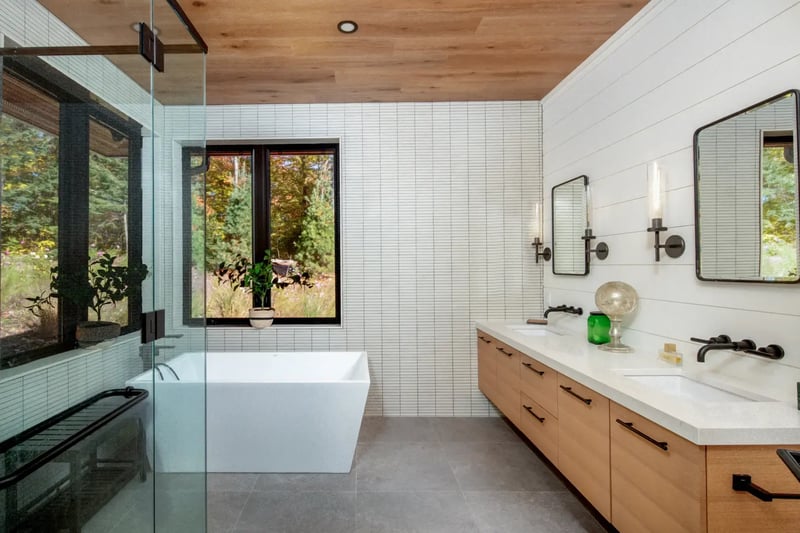 Muskoka-Island-Cottage-Interior-Primary-Bathroom-Ensuite