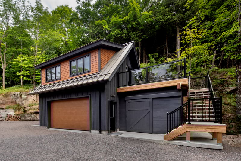 Muskoka-Cottage-Design-Contemporary-Cottaging-Exterior-Garage-Side-Normerica-Timber-Homes