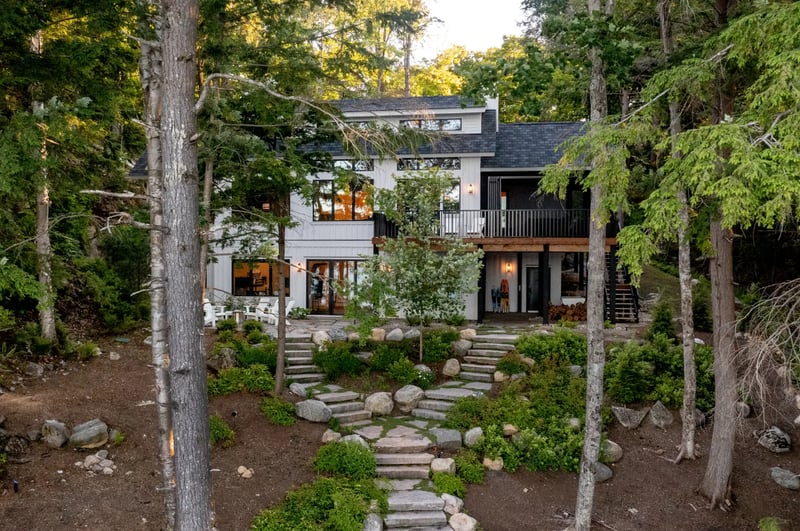 lakeside-cottage-modern-style-bungalow-portfolio-2022-4-monochrome-cool-Normerica-Timber-Frame-cottage